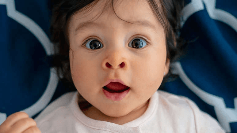 10 Nomes Clássicos para Bebês que Resistem ao Teste do Tempo & 10 que Não Vão Durar